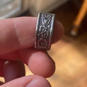 Size 5 bent spoon ring with super cool design.